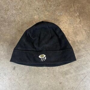 Black mountain‎ hardwear beanie with embroidered logo